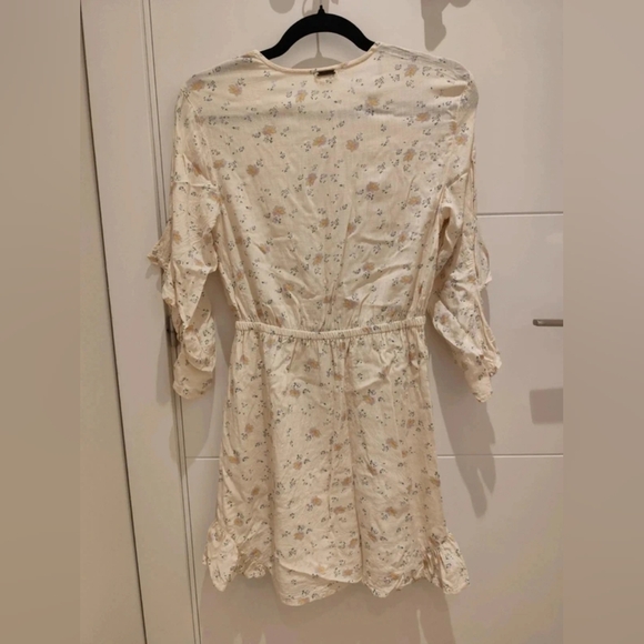 Floral Cream Ruffle Dress - Picture 6 of 6